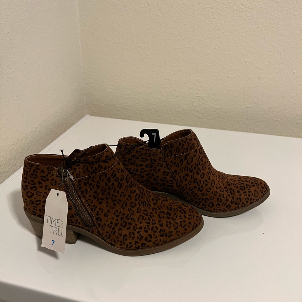 Booties, Wide, Width
